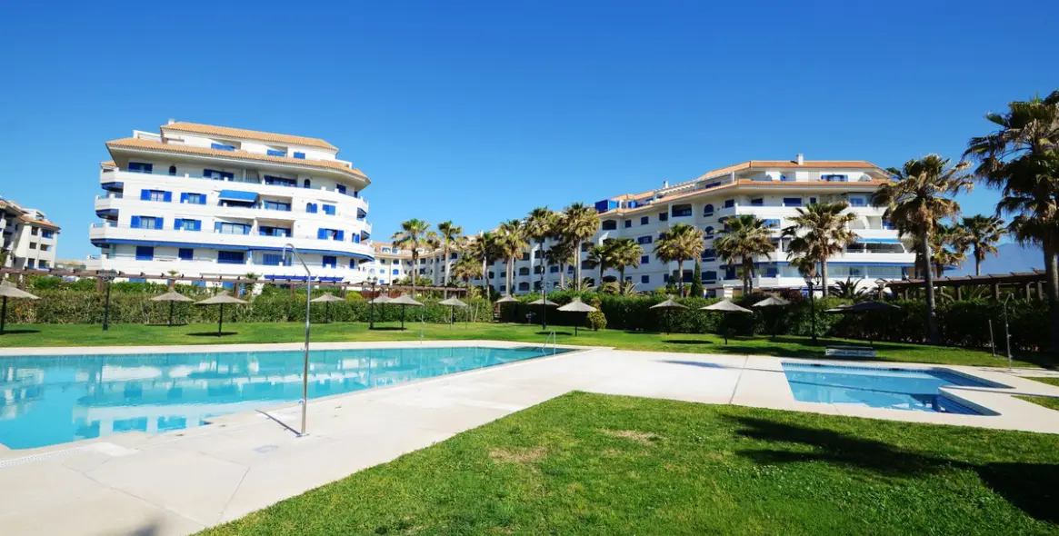 Sale of ground floor apartment in San Luis de Sabinillas 8