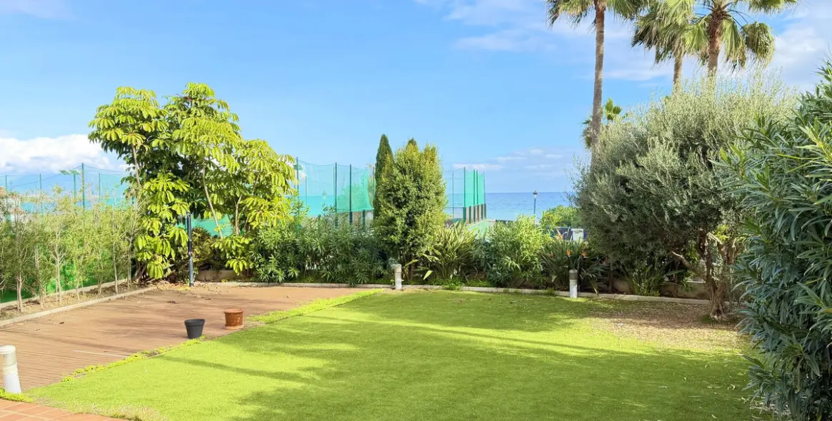 Sale of ground floor apartment in San Luis de Sabinillas 10