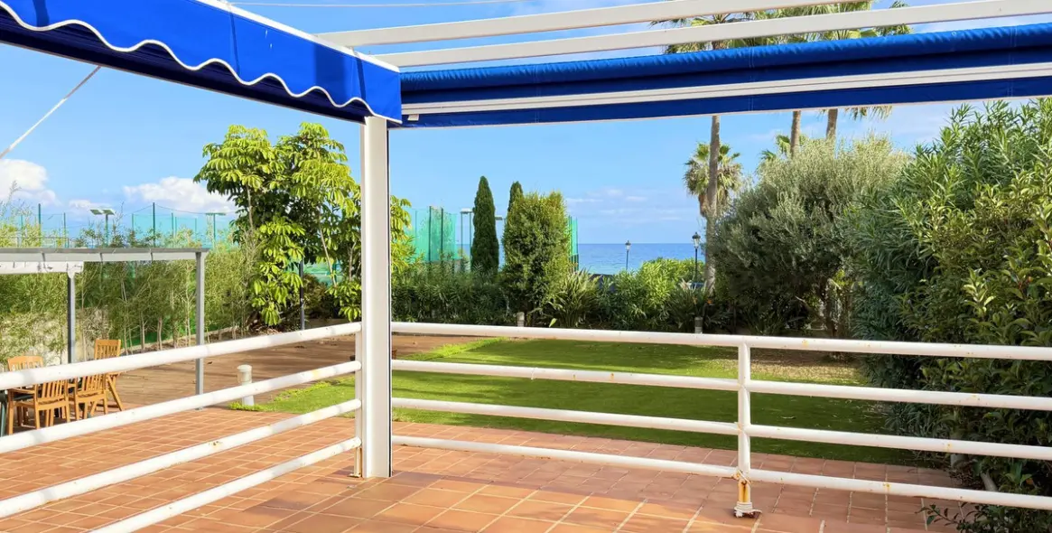 Sale of ground floor apartment in San Luis de Sabinillas 12