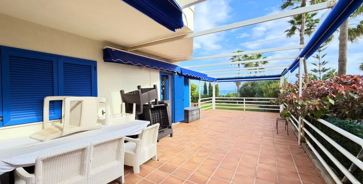 Sale of ground floor apartment in San Luis de Sabinillas 14