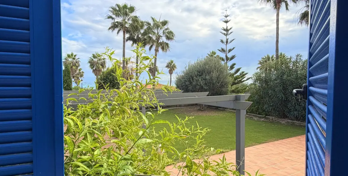 Sale of ground floor apartment in San Luis de Sabinillas 16