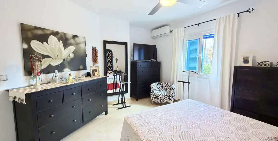 Продажа апартаментов на первом этаже в San Luis de Sabinillas 23