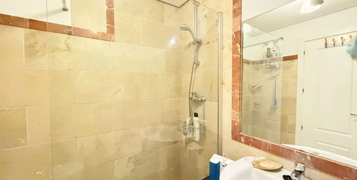 Продажа апартаментов на первом этаже в San Luis de Sabinillas 26