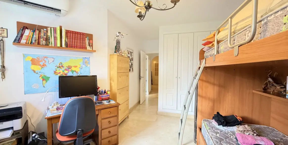 Продажа апартаментов на первом этаже в San Luis de Sabinillas 28