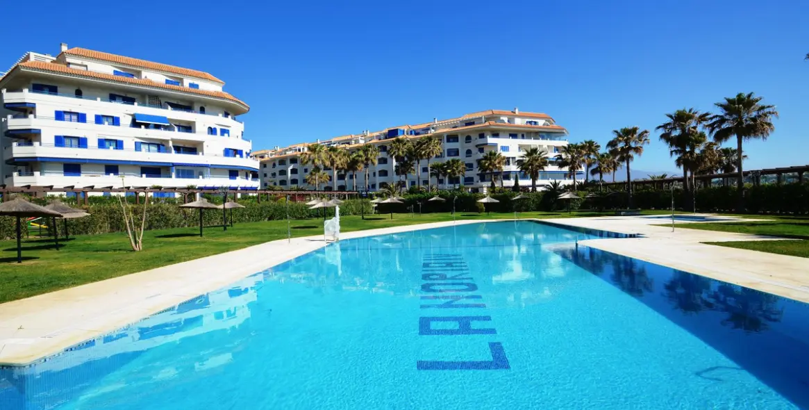 Продажа апартаментов на первом этаже в San Luis de Sabinillas 30