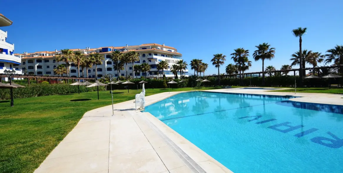 Продажа апартаментов на первом этаже в San Luis de Sabinillas 31