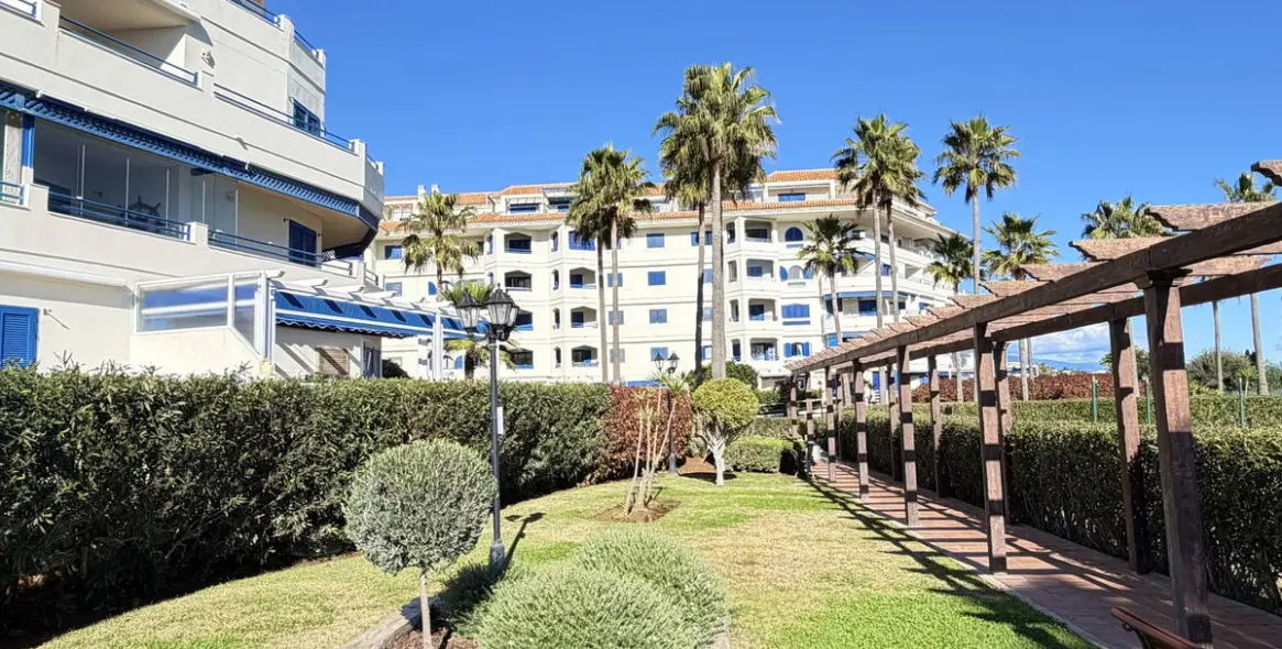 Продажа апартаментов на первом этаже в San Luis de Sabinillas 33