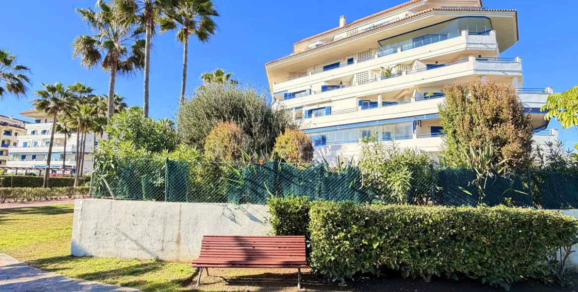 Продажа апартаментов на первом этаже в San Luis de Sabinillas 34