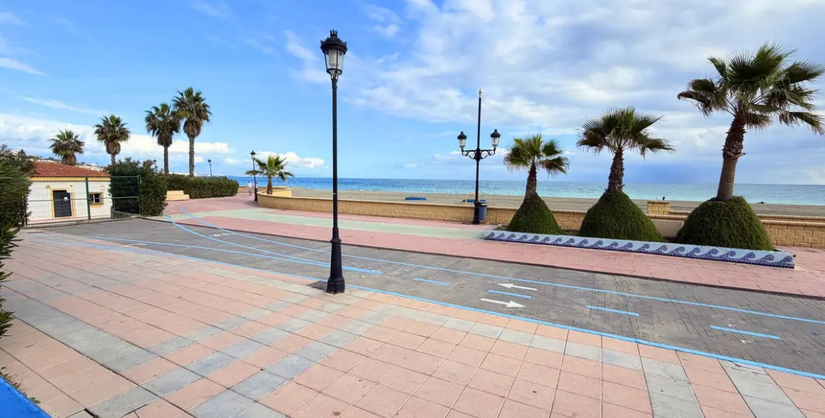 Продажа апартаментов на первом этаже в San Luis de Sabinillas 35