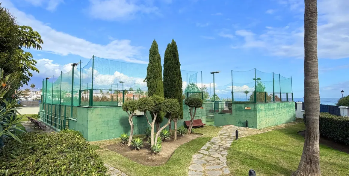 Продажа апартаментов на первом этаже в San Luis de Sabinillas 36