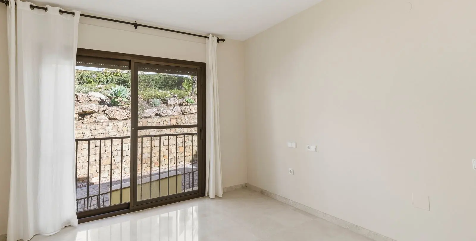 Продажа двухуровневого пентхауса в Los Arqueros 13