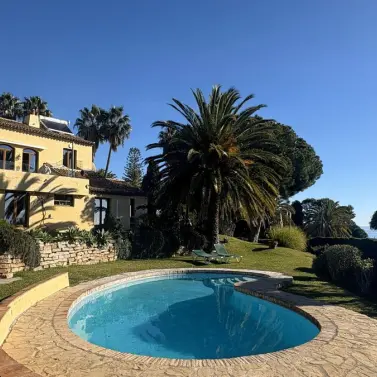 Sale of detached villa in Estepona