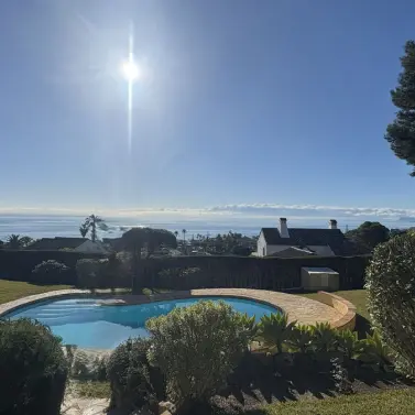 Sale of detached villa in Estepona