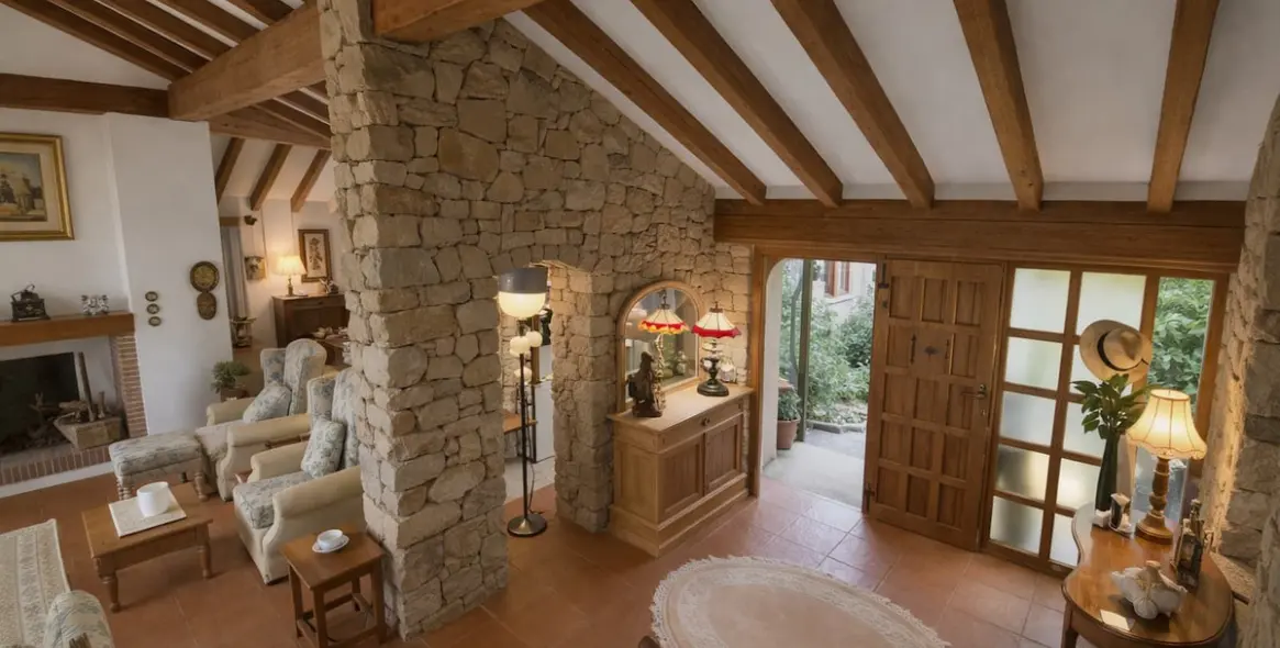 Sale of detached villa in Estepona 6