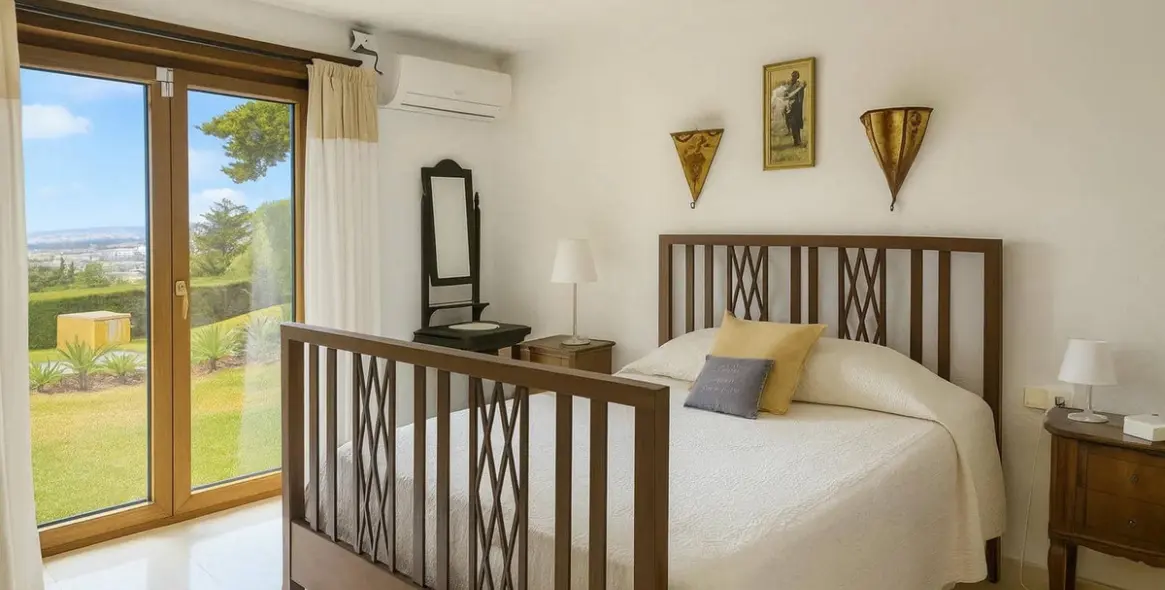 Sale of detached villa in Estepona 8