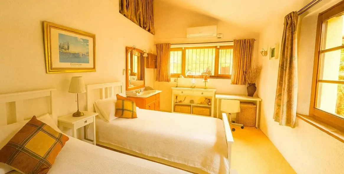 Sale of detached villa in Estepona 10