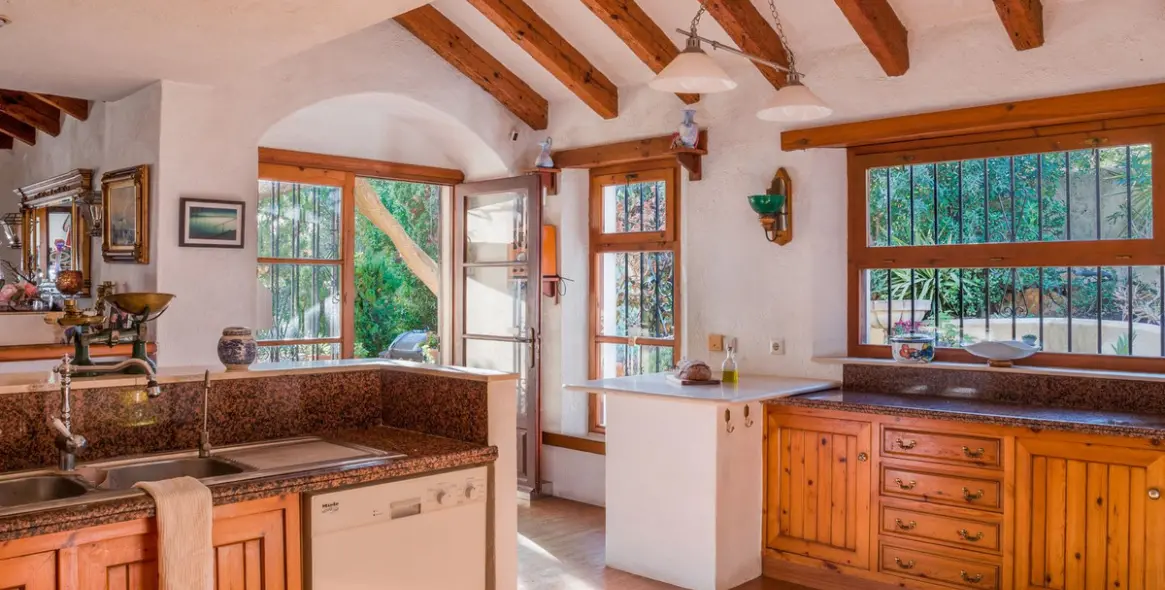 Sale of detached villa in Estepona 14