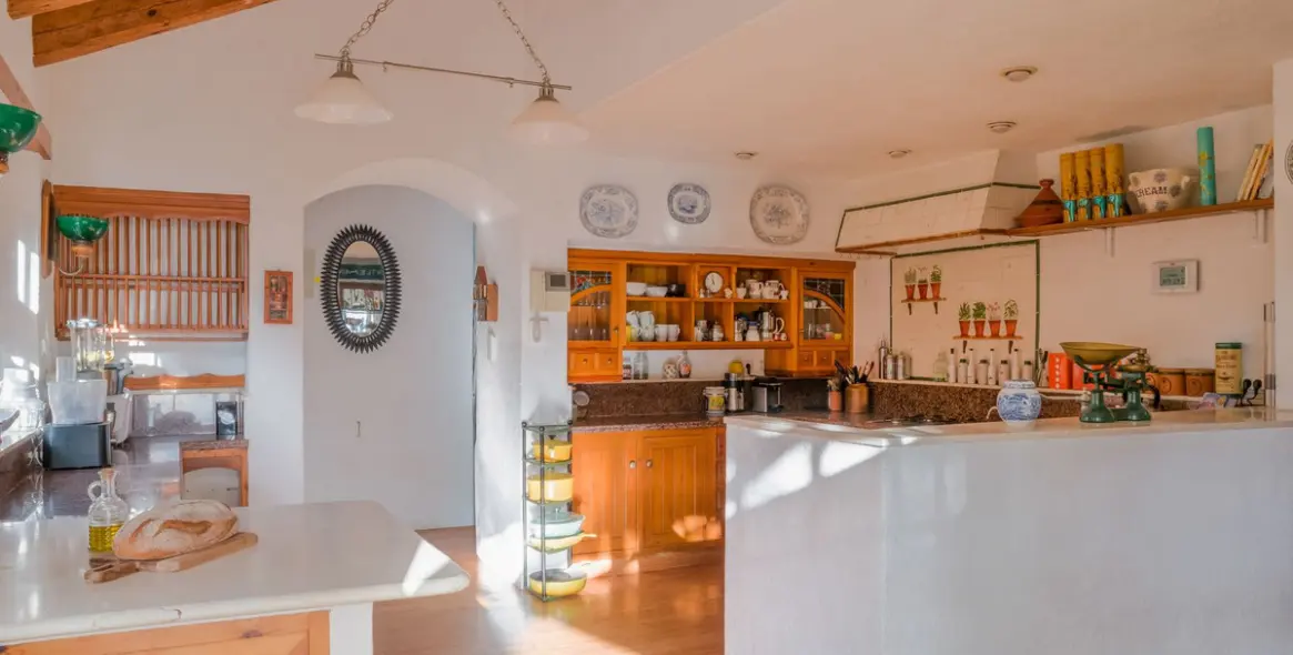 Sale of detached villa in Estepona 16