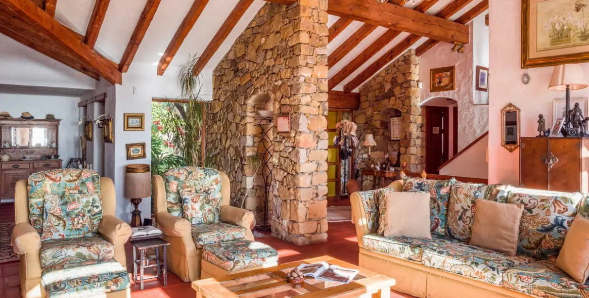 Sale of detached villa in Estepona 19