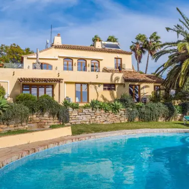 Venta de villa independiente en Estepona