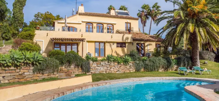 Venta de villa independiente en Estepona 0