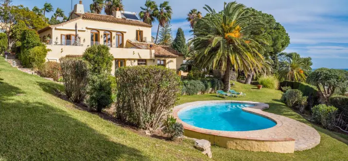 Venta de villa independiente en Estepona 1