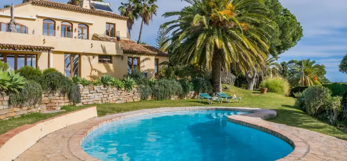 Venta de villa independiente en Estepona 2