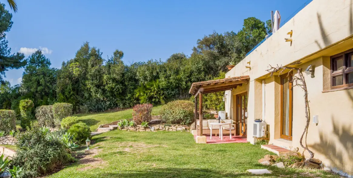 Продажа  отдельно стоящей виллы в Estepona 4