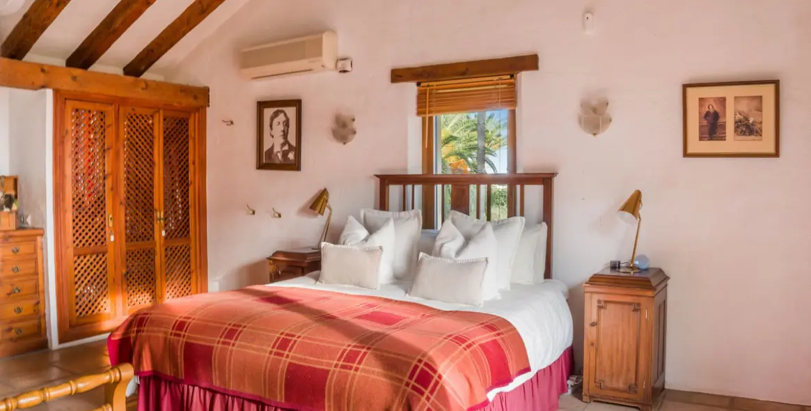 Продажа  отдельно стоящей виллы в Estepona 7