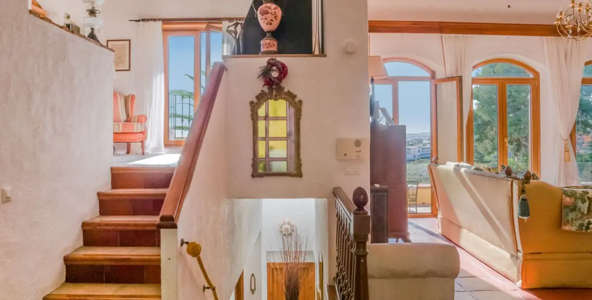 Продажа  отдельно стоящей виллы в Estepona 11