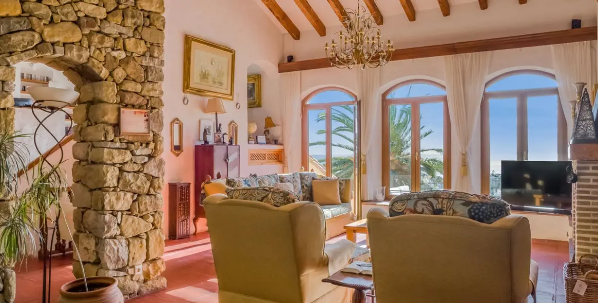 Продажа  отдельно стоящей виллы в Estepona 17