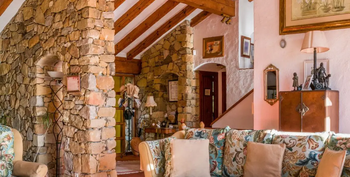 Продажа  отдельно стоящей виллы в Estepona 18