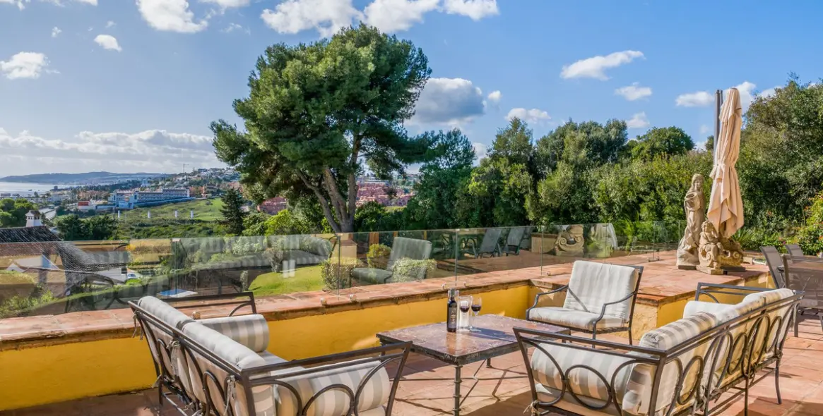 Продажа  отдельно стоящей виллы в Estepona 23