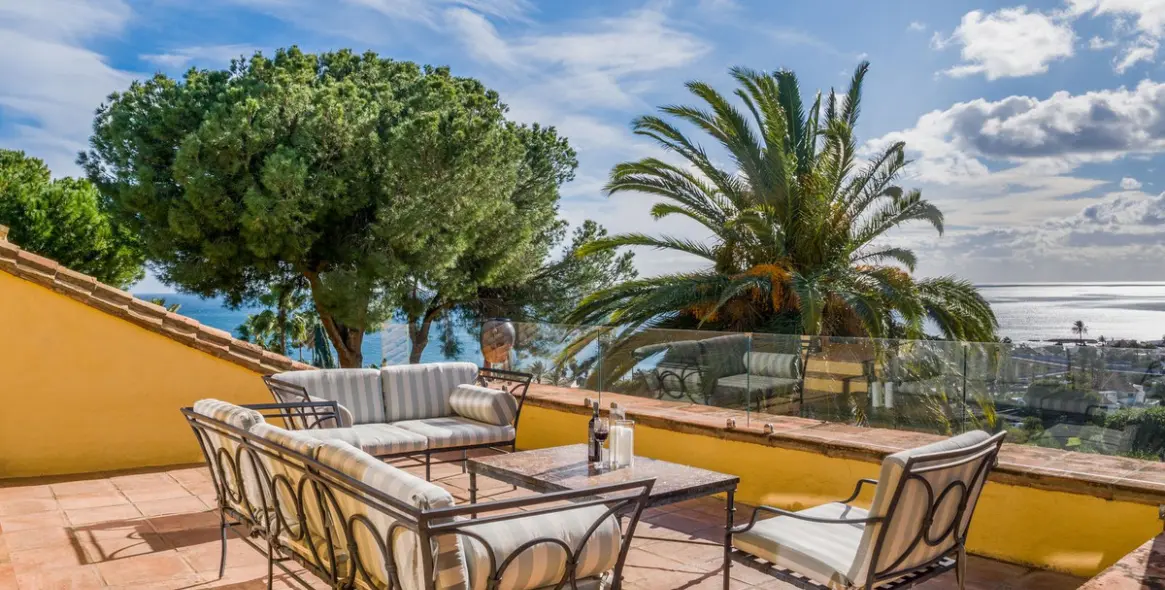 Продажа  отдельно стоящей виллы в Estepona 24