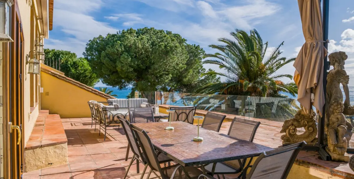 Продажа  отдельно стоящей виллы в Estepona 25