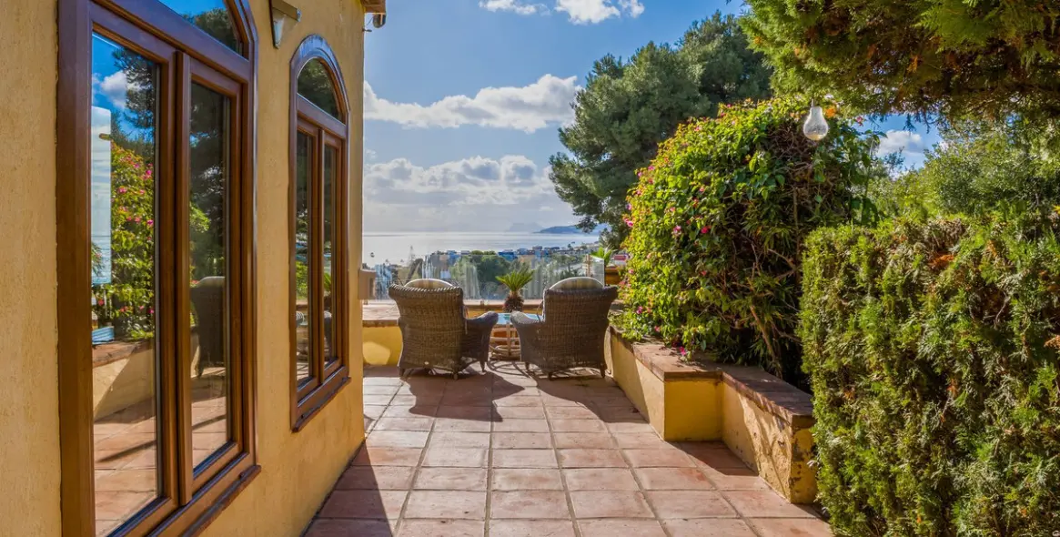 Продажа  отдельно стоящей виллы в Estepona 27