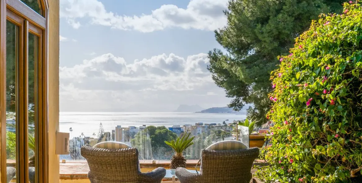 Продажа  отдельно стоящей виллы в Estepona 28