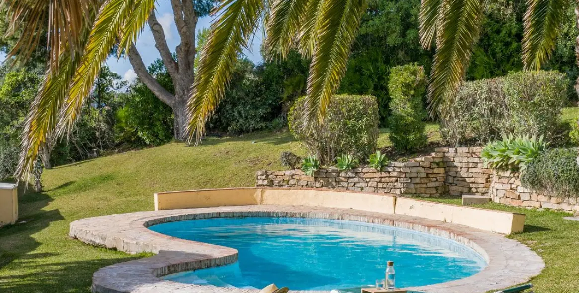 Продажа  отдельно стоящей виллы в Estepona 30