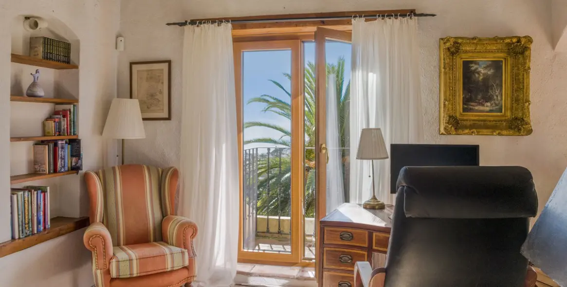 Продажа  отдельно стоящей виллы в Estepona 44