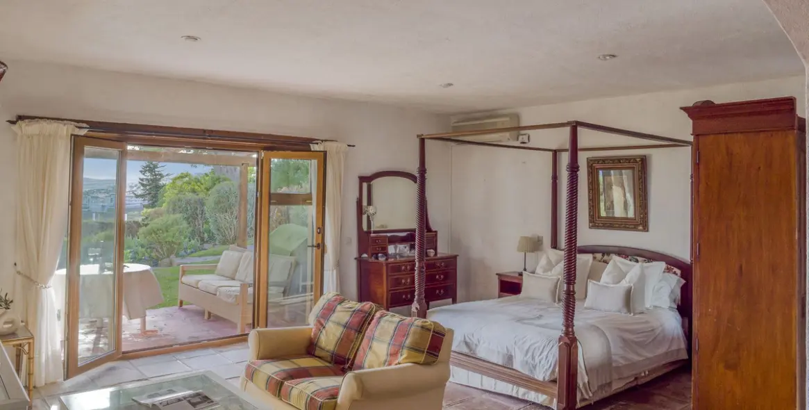 Продажа  отдельно стоящей виллы в Estepona 60