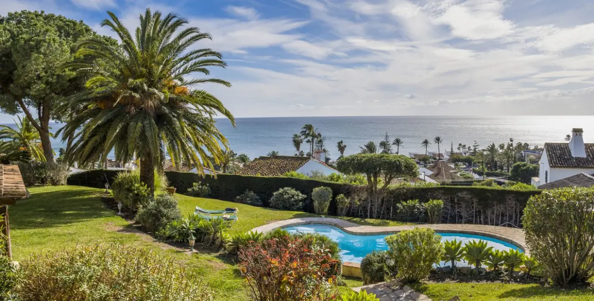 Продажа  отдельно стоящей виллы в Estepona 76