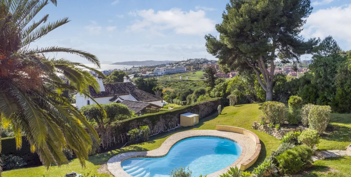 Продажа  отдельно стоящей виллы в Estepona 78