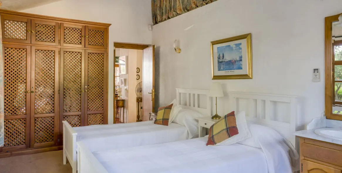 Продажа  отдельно стоящей виллы в Estepona 83