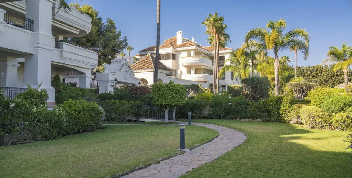 Sale of ground floor apartment in Sierra Blanca 24