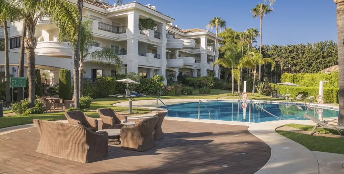 Sale of ground floor apartment in Sierra Blanca 25