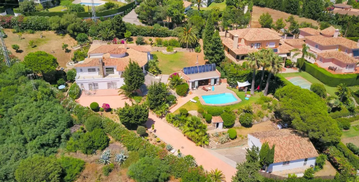 Venta de villa independiente en Estepona 1