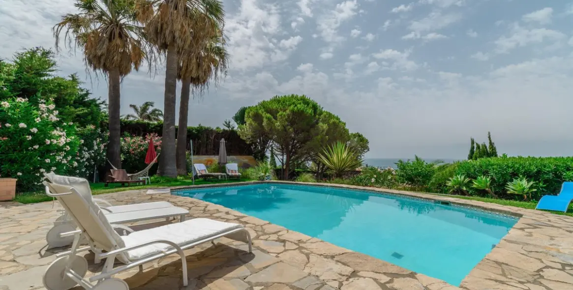 Venta de villa independiente en Estepona 2