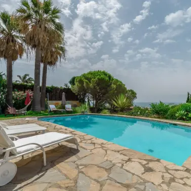 Venta de villa independiente en Estepona