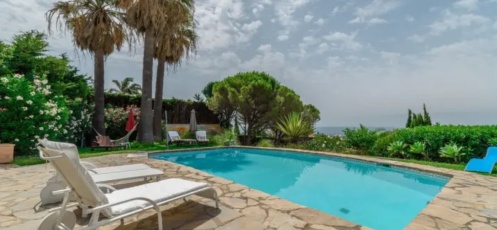 Venta de villa independiente en Estepona 1