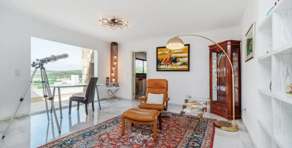 Продажа  отдельно стоящей виллы в Estepona 10